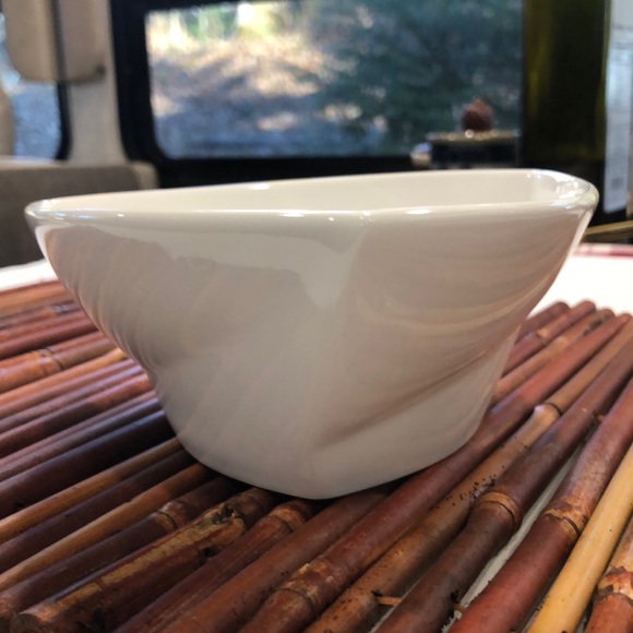 Sam & Squito Dining Sam Squito Smooth Curved 6 Triangular Bowl